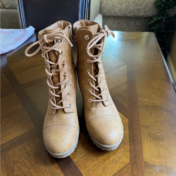 G by Guess camel quilted high heel boots NWOB - Picture 4 of 9
